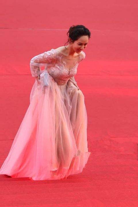 【杨紫】原来杨紫只是“艺名”, 当看到她的原名后，网友：爸妈咋想的？