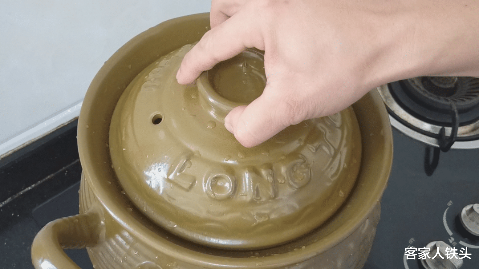 莲子@春季天气燥，多给家人煲这一锅双莲汤，好喝润燥滋补，常喝气色好