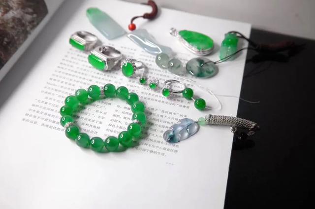 「翡翠」开料翡翠小课堂：什么样的翡翠值得新手入手？