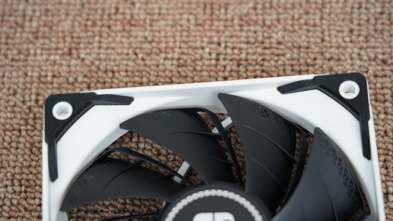 |光污染终有审美疲劳时，打造一台与众不同的高颜值、高性能电脑主机