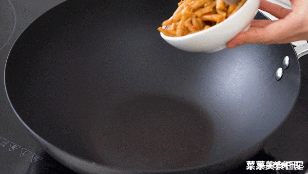 [摆摊]一年卖出70亿！摆摊有它必火，香到城管都要来一碗！