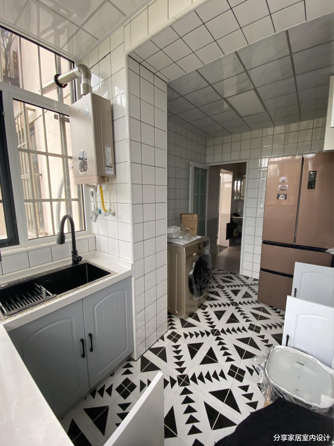 |越来越流行无吊顶，不做电视墙的装修，省钱简约不复杂，特别耐看