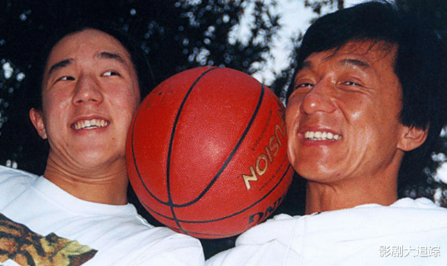 成龙■成龙用时间证明了自己一生最大的败笔:三个孩子,一个吸毒两个出柜?