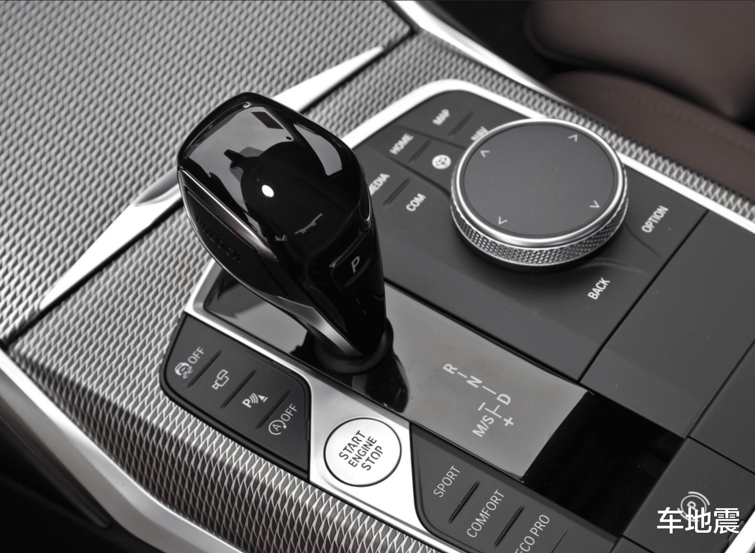 「宝马3系」又一豪车售价“跳水”！这款车从29万跌至25万，买奔驰不如选它香