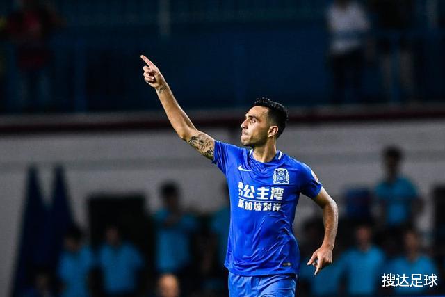 『中超』凌晨0点，中超又1人登陆英超豪门！49岁世界名帅终于等到他了