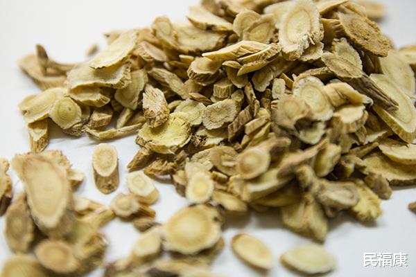 黄芪|黄芪的“天仙配”被发现，经常泡水喝，养肝护肾，血管也健康