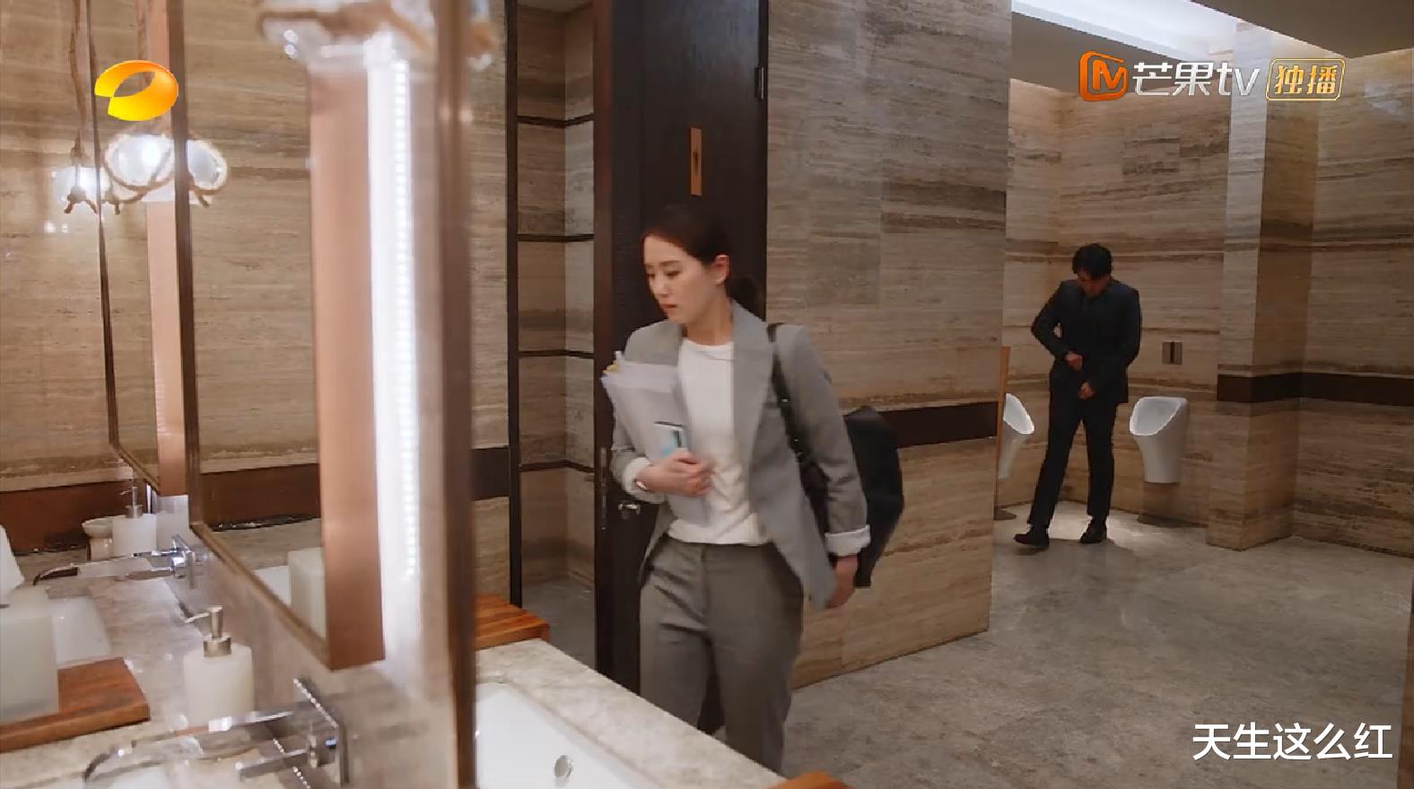 亲爱的自己|女主去男厕谈生意，刘诗诗朱一龙新剧，尬的究竟是演技还是剧情？