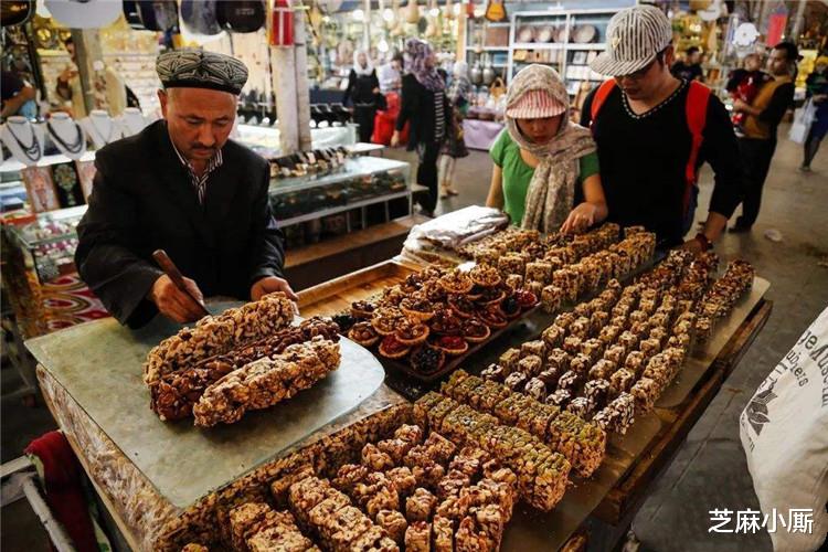 切糕|切糕小哥感叹：名声败坏后，如今降到100元以下，生意都不复当年