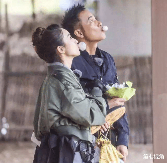 向华强|他是香港真正大佬，连向华强都会礼让三分，却唯独待赵丽颖像女儿