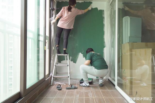 |不甘心阳台只晾衣,花3天倒腾成休闲区,喊亲戚来做客,全往这儿挤