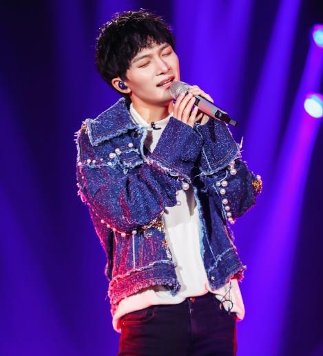 #欢乐喜剧人#华晨宇距离《歌手》冠军路,只剩下周深这个对手,节目组早已预料