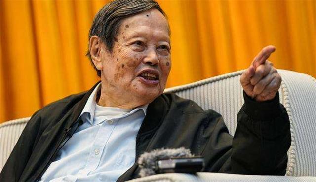 三体|杨振宁曾经看到《三体》，声称：我看不下去，这是什么原因？