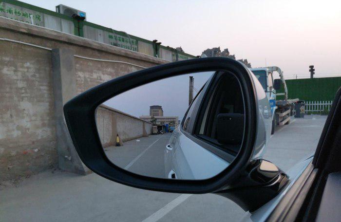 大众朗逸:开完马自达3昂克赛拉,16万再提雪铁龙C4L,车主:六个字