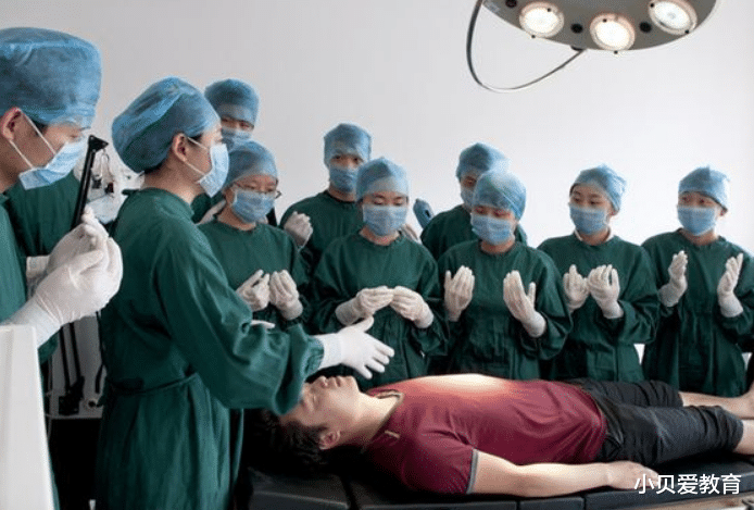 临床医学|办公厅提示，这4大医学类专业人才紧缺，下一届考生需了解