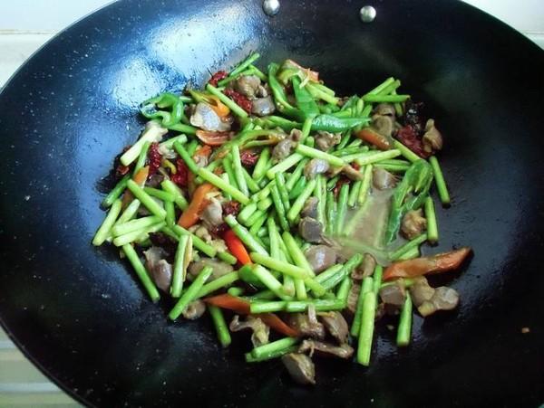 『』鸡身上“最营养”的部位，肉贩子自己留着吃，一只鸡只有一个！