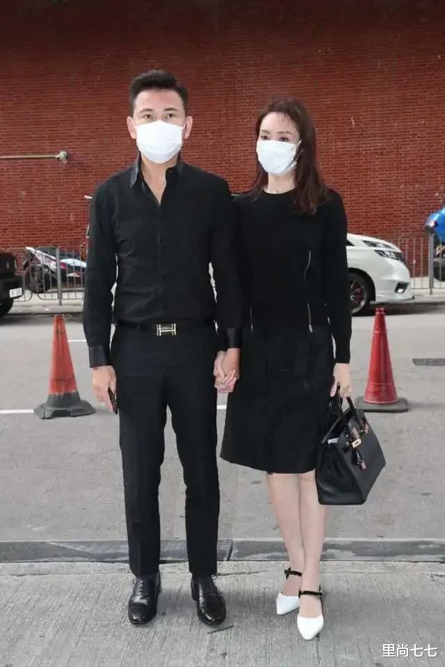 刘德华▲刘德华携妻送别黄日华太太,54岁朱丽倩胖太多,穿娃娃裙大肚抢镜