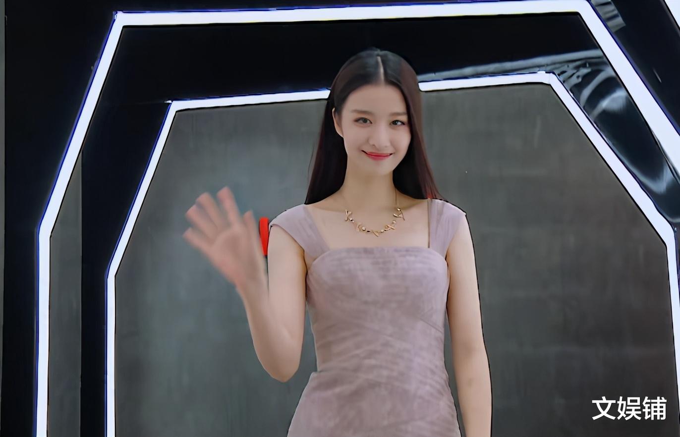 郭敬明|演员：郭敬明再捧流量明星，全场难控制情绪，网友：这张S卡绝了