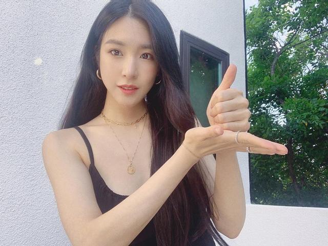 少女时代|少女时代前成员久违露面，网友竟认不出来，前后变化巨大