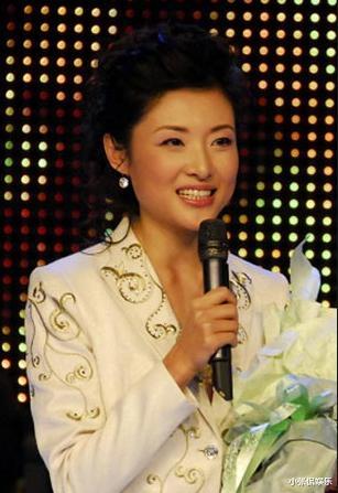 周涛■36岁二嫁豪门,41岁享处级待遇,48岁告别央视,她说自己不后悔