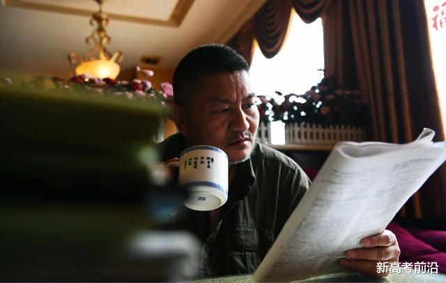 孔乙己：偏执狂梁实，23次参加高考，非本一不上，是当代范进还是孔乙己？