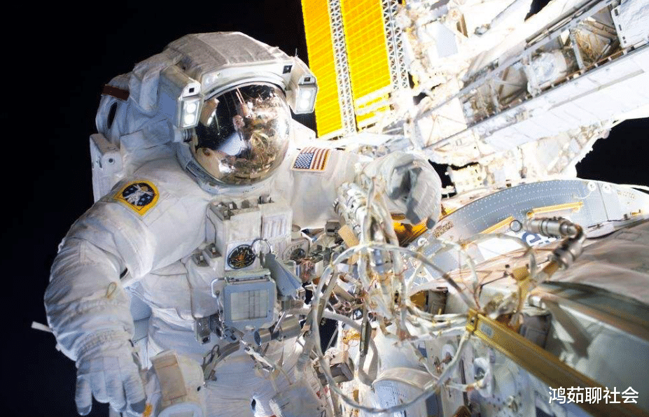 太空船▲美国太空船发现地球上一只“巨眼”,直径达48公里,真相让人很意外!