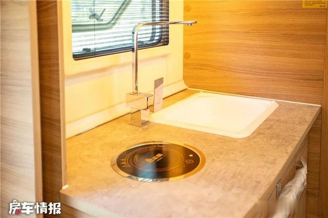 保时捷Macan▲再树亲民C型房车标杆！3.0T柴油机+宝马同款8AT，30多万能5口旅行