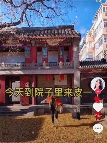 关晓彤▲关晓彤模仿公主全身涂满粉？万元水晶鞋太豪气，不愧是京圈格格