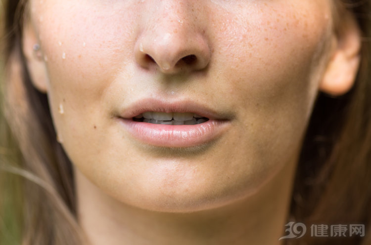 肝脏|34岁女子不痛不痒，查出肝癌，医生忠告：皮肤1种异变，要警惕