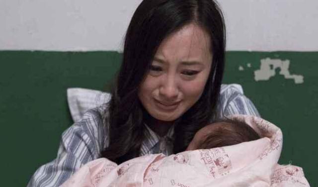 胡歌|70岁老人被儿媳送进养老院,含泪哭诉:没想到月子仇,你记这么久