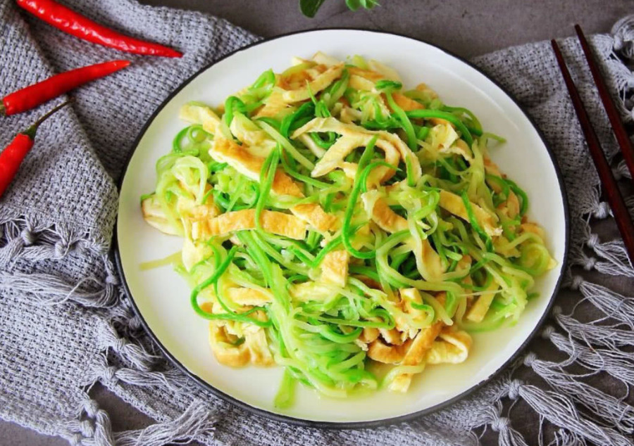 葫芦丝■四月，宁可少吃猪肉，最好也别错过此菜，排出毒素，肌肤更细腻