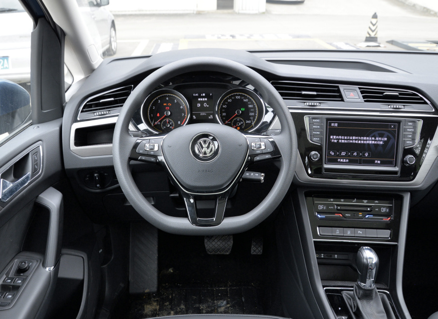 |真不给国产留活路？21款途安L直降5W，跌至10.18W，比嘉际省油