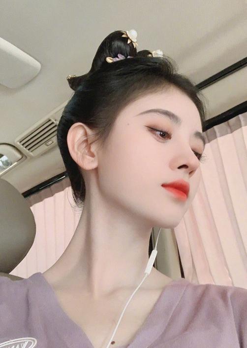 鞠婧祎|鞠婧祎的鼻梁又高了？微微侧脸那一刻，鼻尖竟超出脸部轮廓一大截