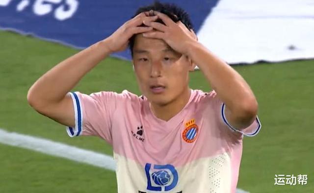 「武磊」门前3米都不进？远景看武磊这球该往哪打？双手抱头对手都不信