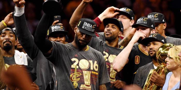 『勇士队』历史含金量最足的5个总冠军：15勇士仅垫底，10湖人第3，榜首无悬念！