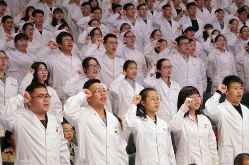 大学|大学中最辛苦的一个专业，本科就要学五年，学生苦不堪言！