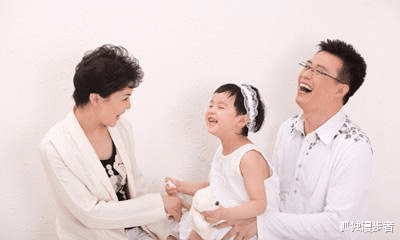 空气人偶@他是央视名嘴，照顾瘫痪妻子两年不离不弃，50岁再当爹成人生赢家