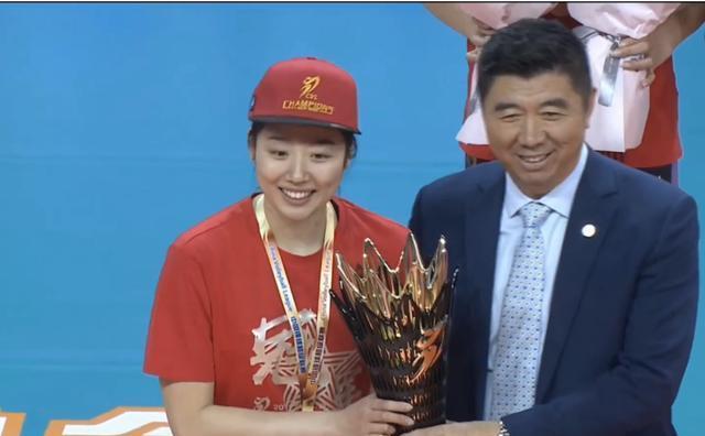 女排联赛收官张常宁李盈莹最佳主攻，一人终于上榜，MVP归属成迷