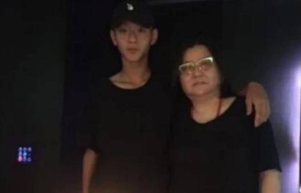 『陈宝莲』陈宝莲去世后,当年她刚出生的小孩被王菲收养了18年,他如今怎样了?