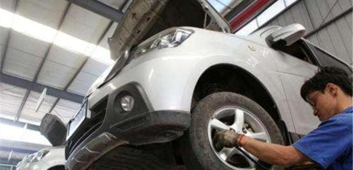 |4S店员工为啥都买低配车?离职销售说出实情,车主:不愧是商人