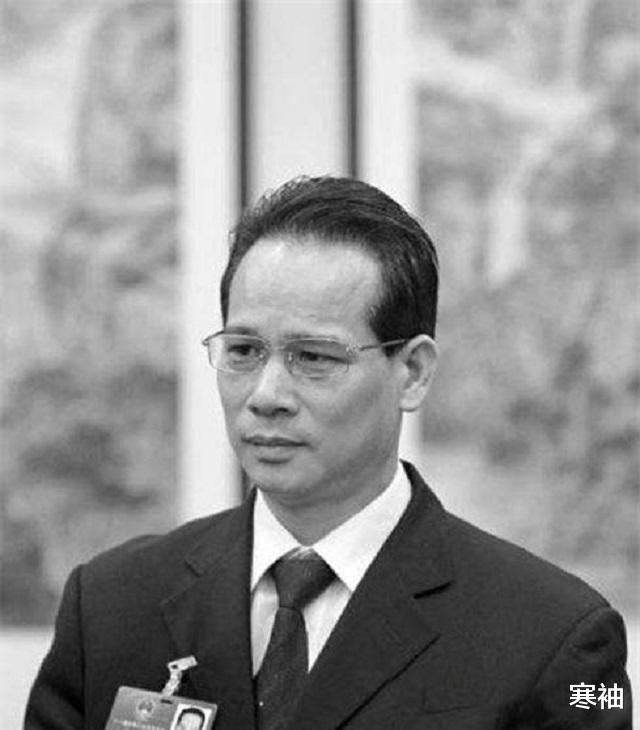 寒袖|“东莞酒店”老大梁耀辉，从慈善家到嫌疑人，贪心不足被判无期！