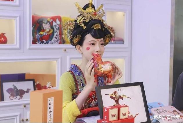 大唐不夜城|西安“不倒翁”美女曾风靡全网，现在过得怎么样？比以前好吗？