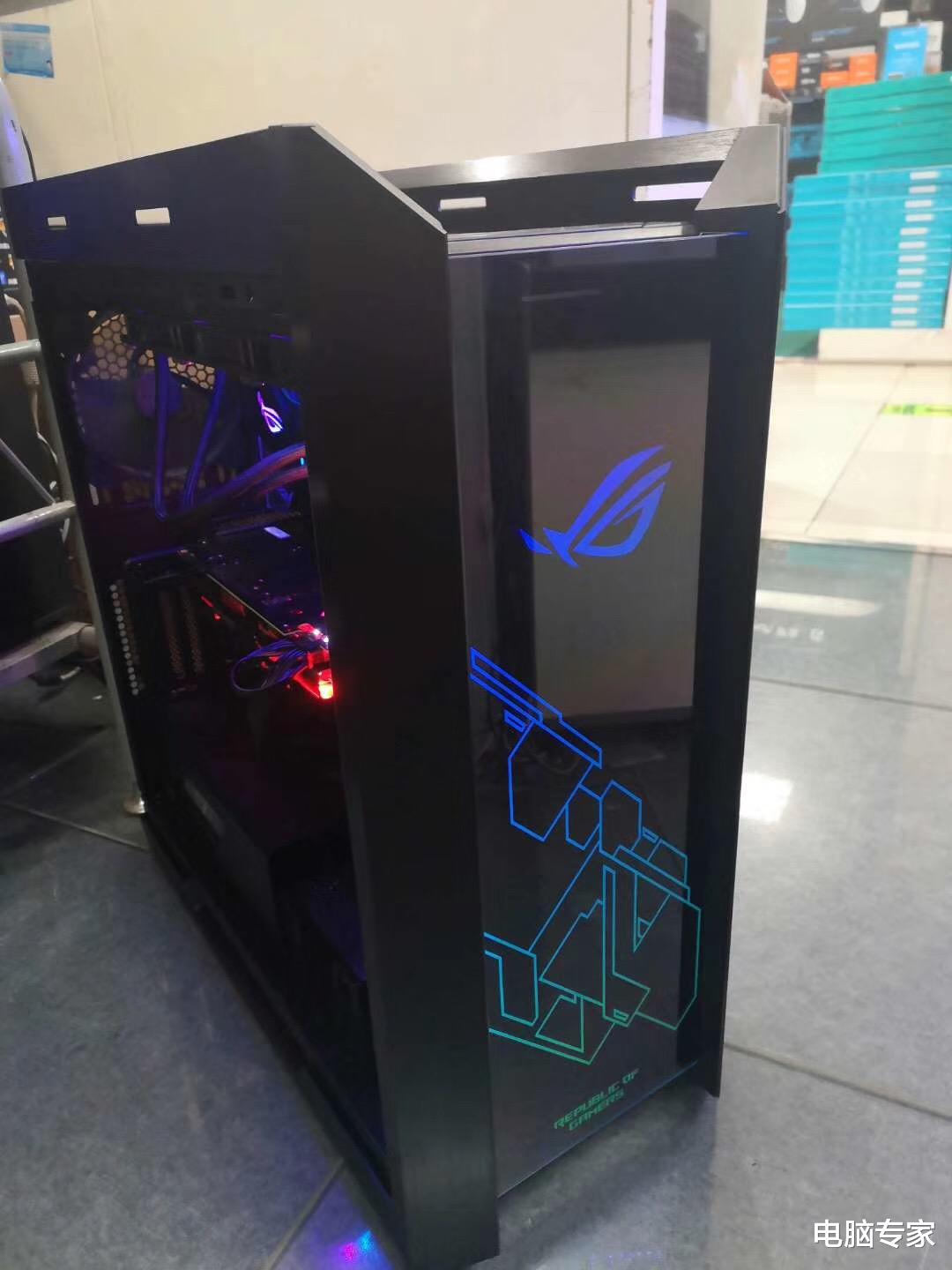 小情侣分手把一万多块钱电脑主机给砸了,1000收了,香吧?