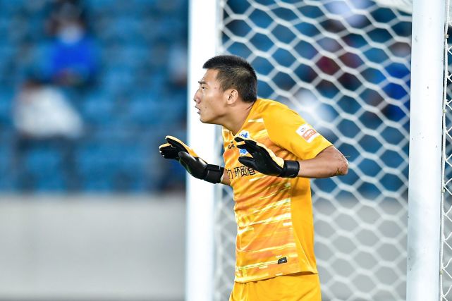 广州恒大|赛后痛哭！21岁门将屡献神扑后，2次失误送恒大2球！仍获6.6分完爆国门