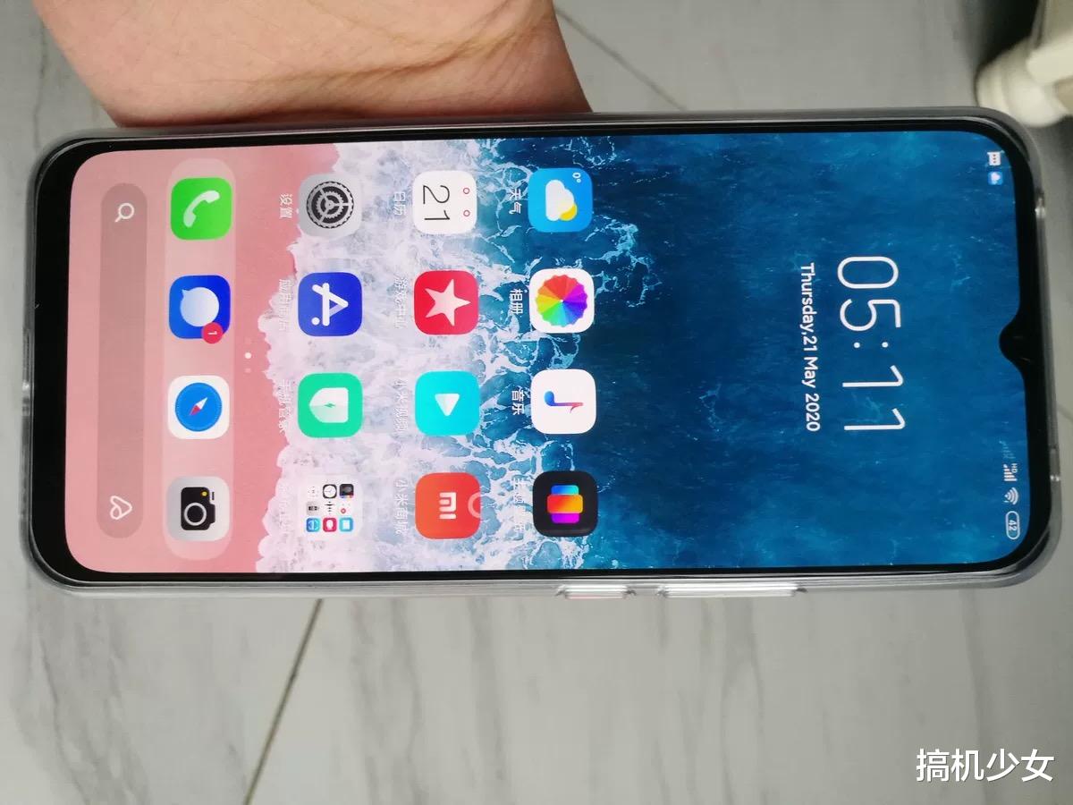 小米科技■小米彻底爆发,轻薄机身+双模5G+屏幕指纹跌至1899,还有50倍变焦