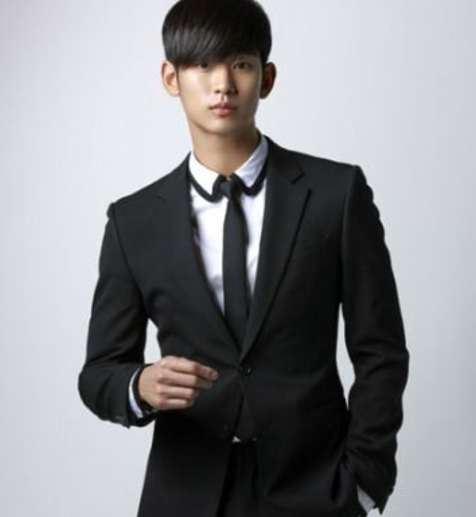 发型|有种“整容”叫金秀贤，有刘海温柔乖巧，掀起刘海粉丝直呼认不出！