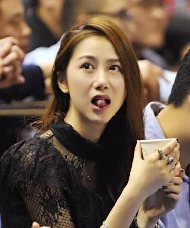 孙悦|不理离婚传闻，孙悦娇妻陈露游泳秀身材，两人真的散了吗？