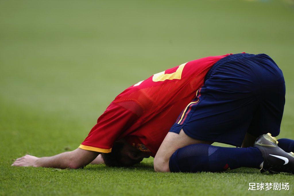 世界杯：那些参加过02年世界杯，现在却依然还没有退役的八位球员