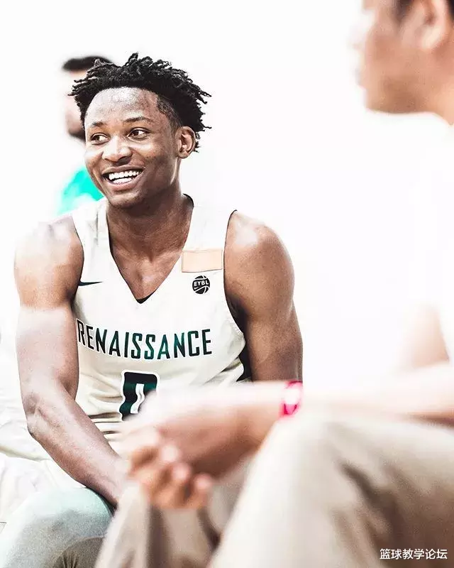 『凯里·欧文』欧文17岁小学弟轰动全美！提前锁定明年状元秀！比Zion还猛