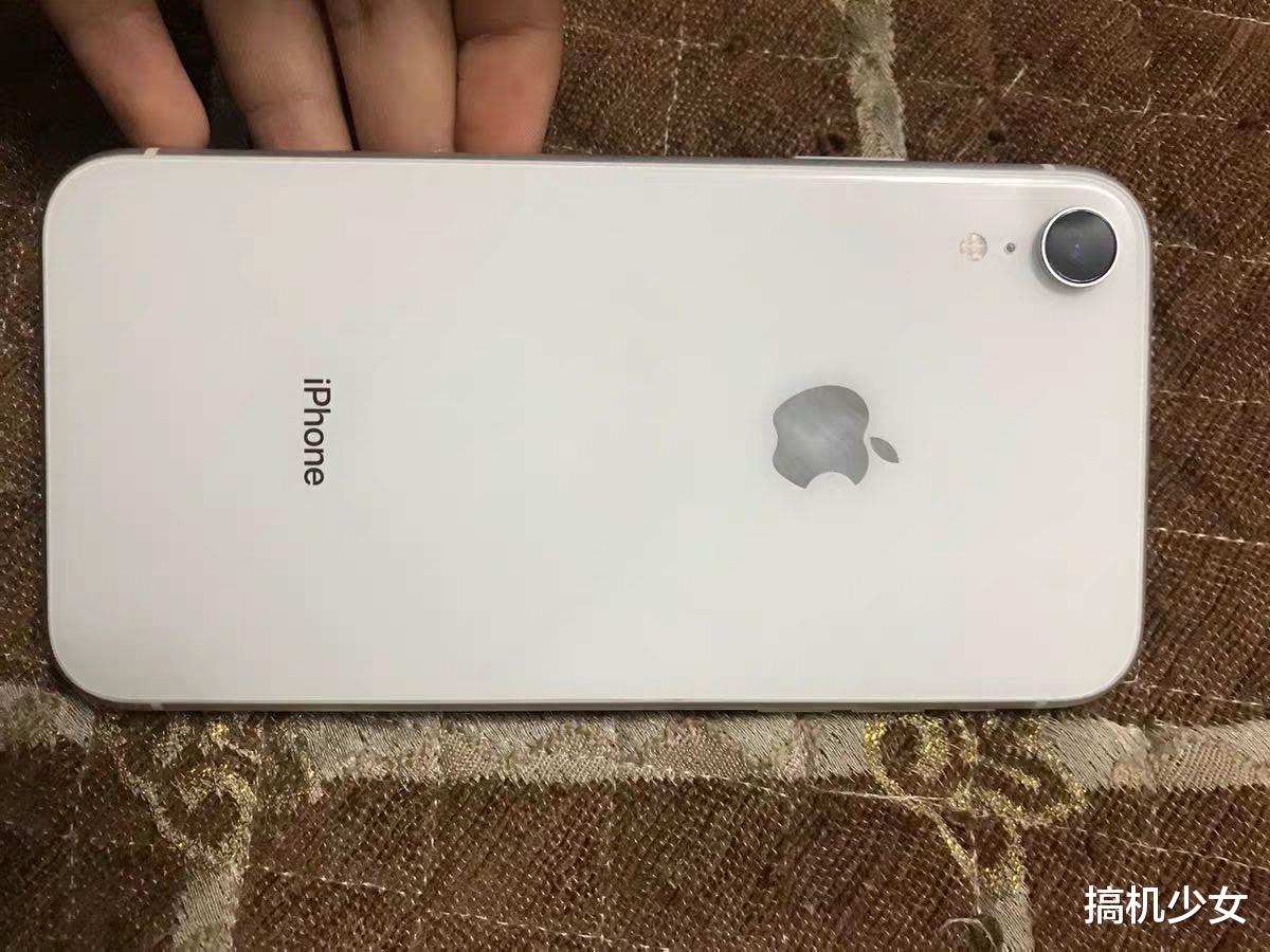 苹果@从6499降至3899元，最便宜的全面屏iPhone，大屏双卡+iOS14