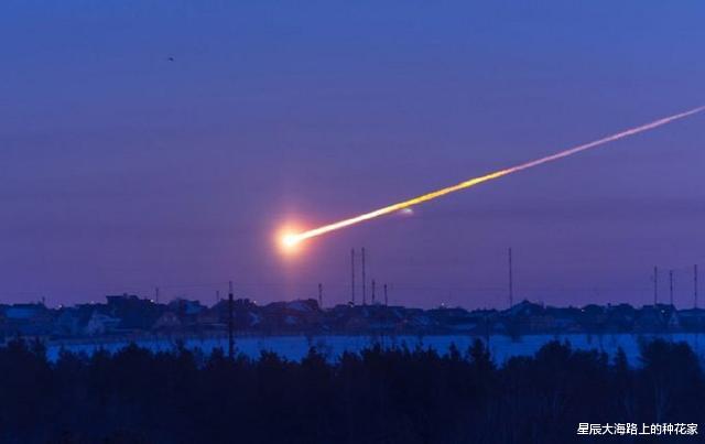 「小行星」2013年俄罗斯陨石,被UFO高速穿透爆炸!真有外星人在守护地球?